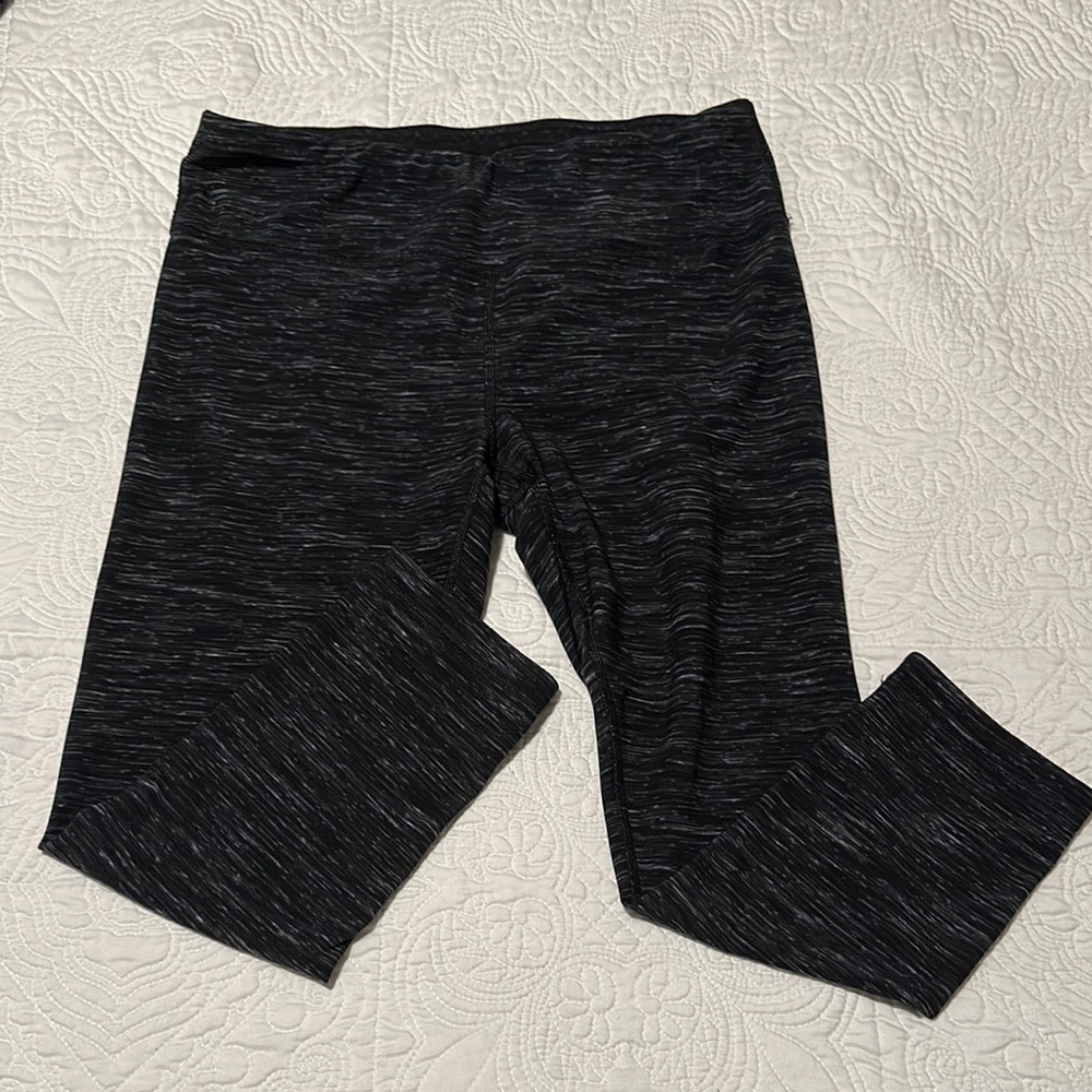 LAST CHANCE! Active Life Marled Black Gray Cropped Athletic Leggings Sz M